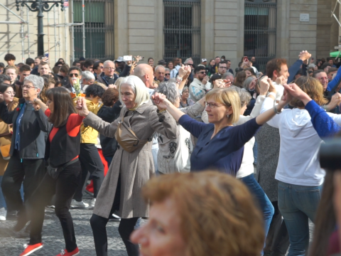 Catalonia. Sardanes. Documentary.