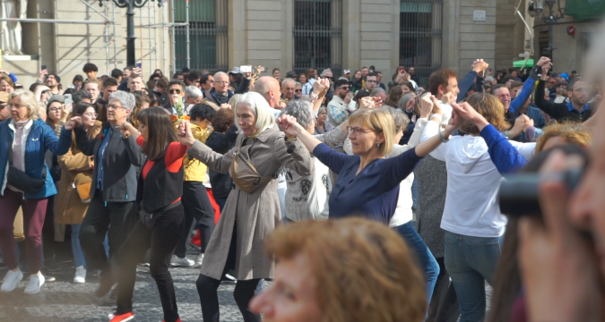 Catalonia. Sardanes. Documentary.